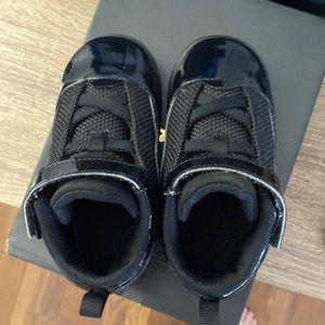 Jordan Max Aura 2 Black Size 8c